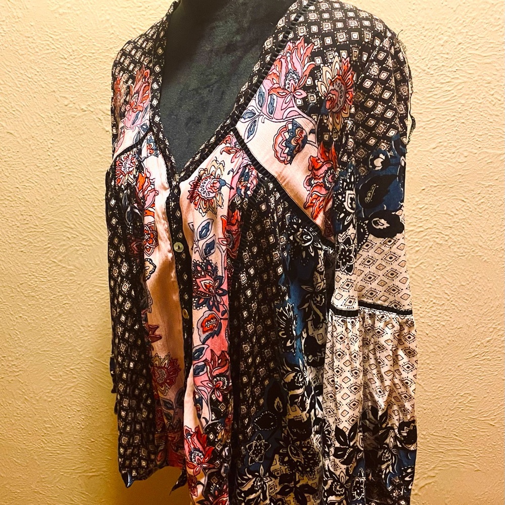Beautiful Angie Button-up Top, size Medium